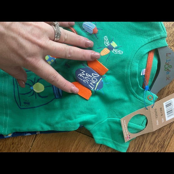 I have 3 sets sizes 0/3, 3/6 and 6/12 months. Very soft 95% cotton 5% polyester - Picture 2 of 2